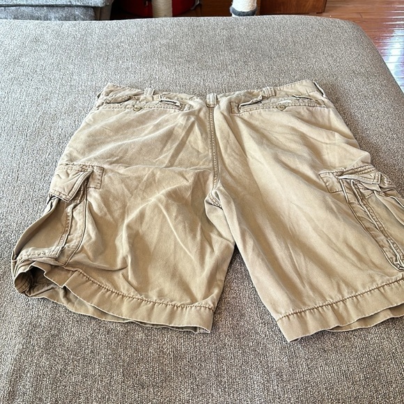 OLD Navy men’s cargo shorts; size 36 - Picture 3 of 3